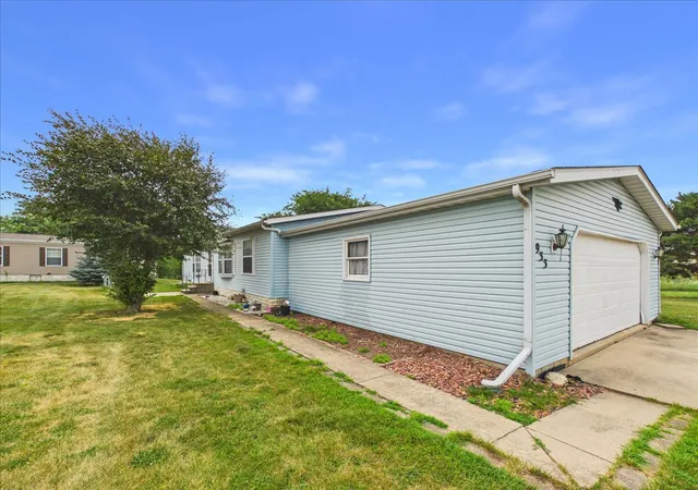 Photo 2 of Manufactured home for sale at 933 Micole Dr, Belvidere, IL 61008 | MLS# 12750048 | Listing updated on 2026-09-08