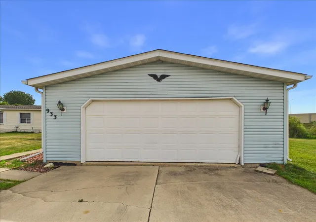 Photo 3 of Manufactured home for sale at 933 Micole Dr, Belvidere, IL 61008 | MLS# 12750048 | Listing updated on 2026-09-08