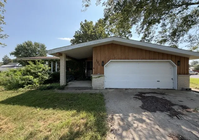 Photo 1 of Single family home for sale at 120 W Pacific St, Essex, IL 60935 | MLS# 12750057 | Listing updated on 2026-09-05