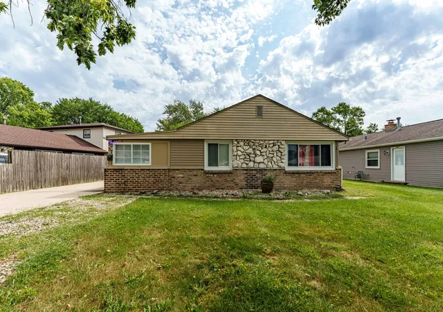 Photo 1 of Single family home for sale at 5037 Elm Cir Dr, Oak Lawn, IL 60453 | MLS# 12750067 | Listing updated on 2026-10-06