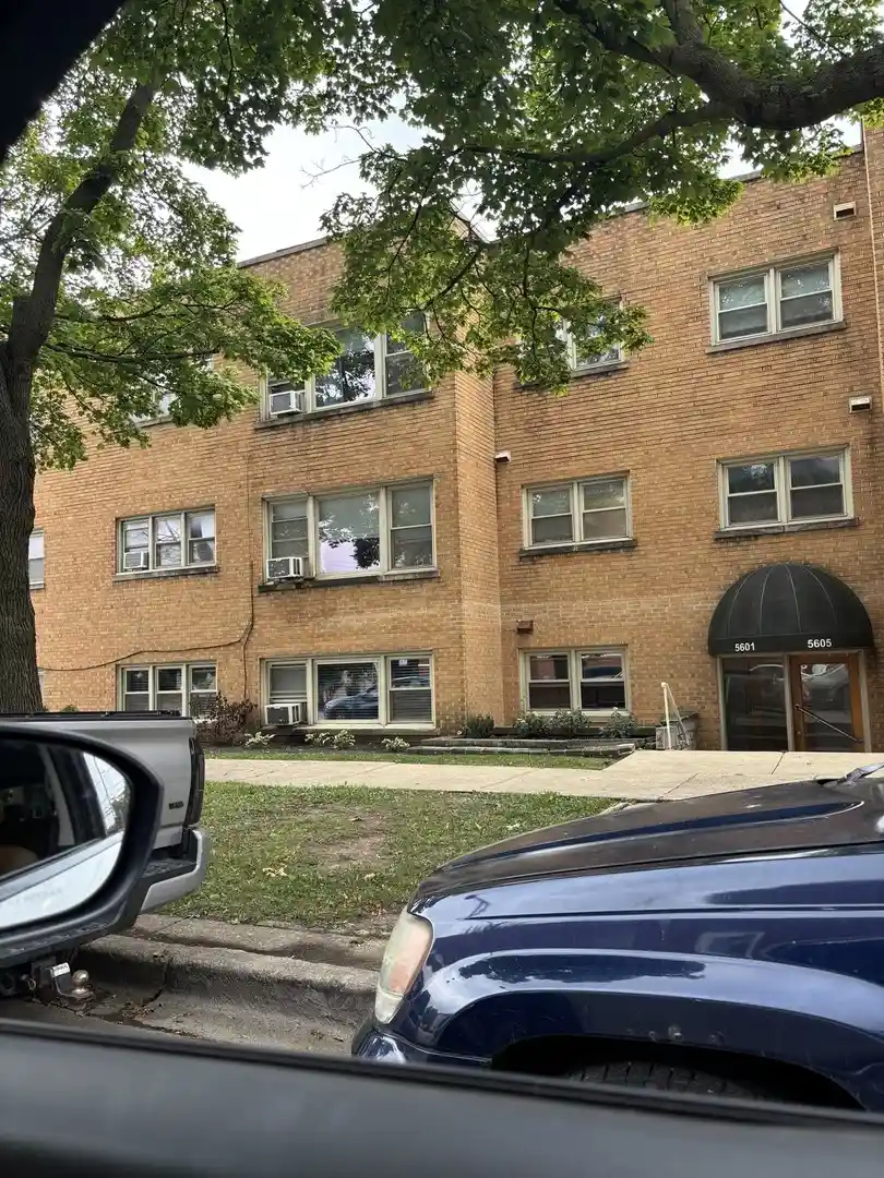 Listing Photo 2 - Condo for sale in 5601 W Byron St located at 5601 W Byron St, Chicago, IL 60634 - Unit 5601 W Byron St