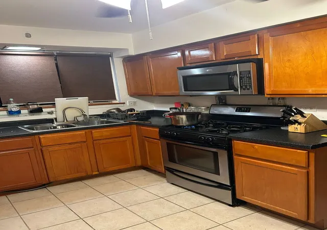 Listing Photo 5 - Condo for sale in building located at 5601 W Byron St, Chicago, IL 60634 - Unit #A