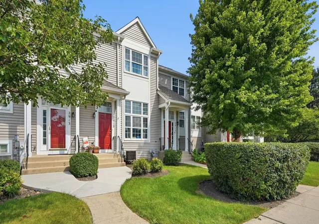 Photo 2 of Townhouse for sale at 2917 Shelly Ln #2917, Aurora, IL 60504 | MLS# 12750212 | Listing updated on 2026-09-08