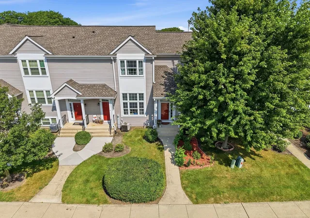 Photo 3 of Townhouse for sale at 2917 Shelly Ln #2917, Aurora, IL 60504 | MLS# 12750212 | Listing updated on 2026-09-08