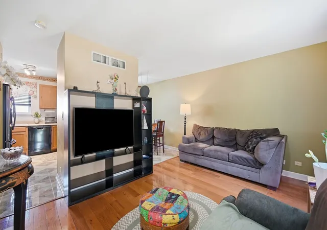 Photo 4 of Townhouse for sale at 2917 Shelly Ln #2917, Aurora, IL 60504 | MLS# 12750212 | Listing updated on 2026-09-08