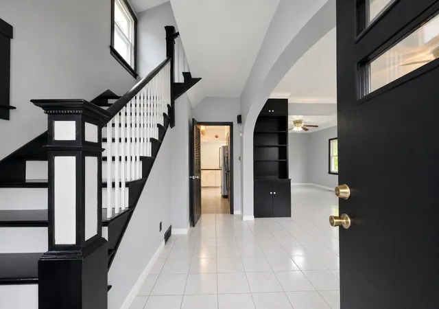 Photo 3 of Single family home for sale at 506 Barrett St, Elgin, IL 60120 | MLS# 12750216 | Listing updated on 2026-10-02
