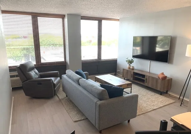 Photo 3 of Condo for sale at 5320 N Sheridan Rd #611, Chicago, IL 60640 | MLS# 12750237 | Listing updated on 2026-09-27