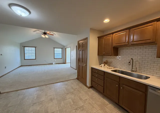 Listing Photo 4 - Condo for sale in building located at 1235 George Rock Dr, Farmer, IL 61842 - Unit #1235
