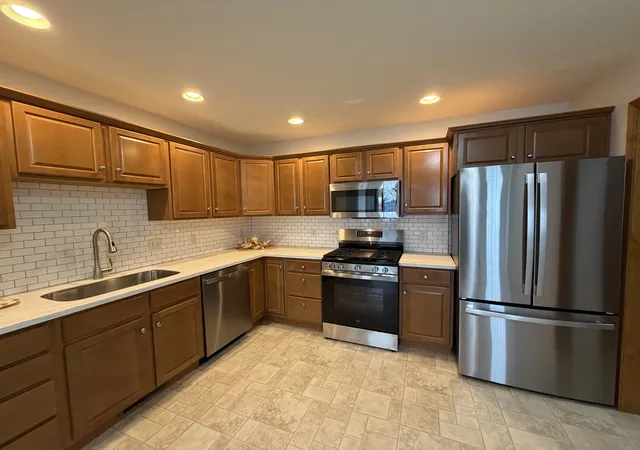 Listing Photo 5 - Condo for sale in building located at 1235 George Rock Dr, Farmer, IL 61842 - Unit #1235
