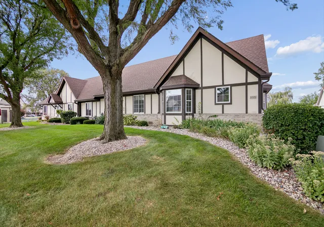 Photo 1 of Townhouse for sale at 1880 Willow Cir Dr, Crest Hill, IL 60403 | MLS# 12750294 | Listing updated on 2026-10-07
