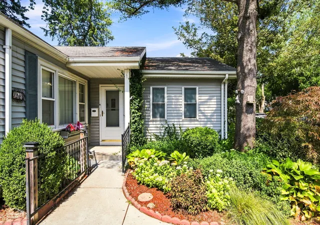 Photo 2 of Single family home for sale at 168 S Brockway St, Palatine, IL 60067 | MLS# 12750304 | Listing updated on 2026-09-03