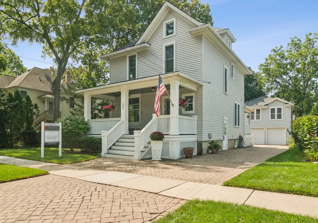 Photo 1 of Single family home for sale at 208 N Benton St, Palatine, IL 60067 | MLS# 12750320 | Listing updated on 2026-09-04