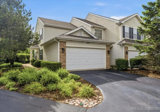 Photo 2 of Condo for sale at 2471 Stoughton Cir #2471, Aurora, IL 60502 | MLS# 12750335 | Listing updated on 2026-09-22