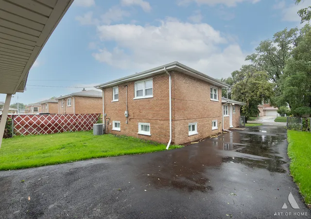 Photo 3 of Single family home for sale at 6127 W 79th Place, Burbank, IL 60459 | MLS# 12750342 | Listing updated on 2026-09-09