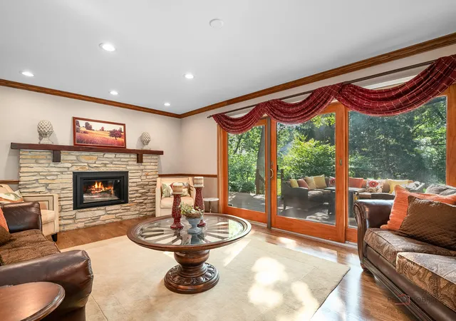 Photo 5 of Single family home for sale at 5520 Hilltop Ln, Libertyville, IL 60048 | MLS# 12750383 | Listing updated on 2026-09-04