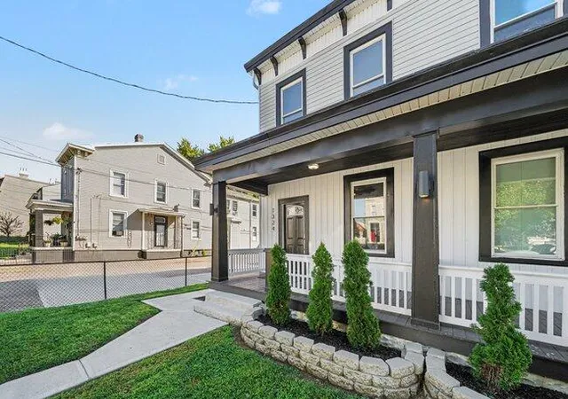 Photo 2 of Single family home for sale at 1324 Scott St, Covington, KY 41011 | MLS# 640292 | Listing updated on 2026-09-23