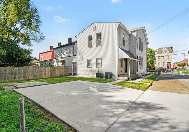 Photo 3 of Single family home for sale at 1324 Scott St, Covington, KY 41011 | MLS# 640292 | Listing updated on 2026-09-23