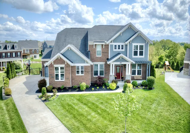 Photo 1 of Single family home for sale at 818 Carrieview Dr, Crescent Springs, KY 41017 | MLS# 642141 | Listing updated on 2026-09-09