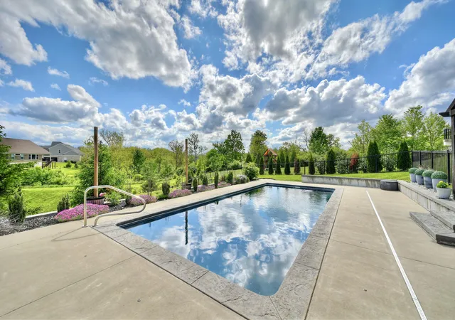 Photo 2 of Single family home for sale at 818 Carrieview Dr, Crescent Springs, KY 41017 | MLS# 642141 | Listing updated on 2026-09-09