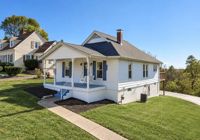 Single family home for sale at 209 Cynthiana St, Williamstown, KY 41097 | MLS# 647761