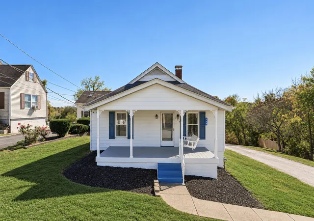 Photo 1 of Single family home for sale at 209 Cynthiana St, Williamstown, KY 41097 | MLS# 647761 | Listing updated on 2026-10-21