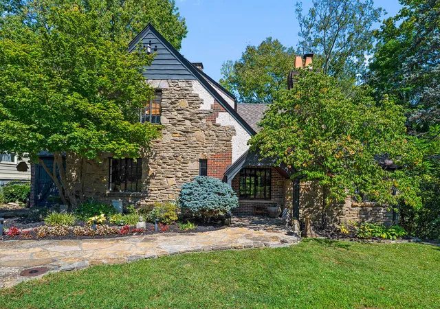 Photo 2 of Single family home for sale at 1060 Jackson Rd, Park Hills, KY 41011 | MLS# 646228 | Listing updated on 2026-09-14