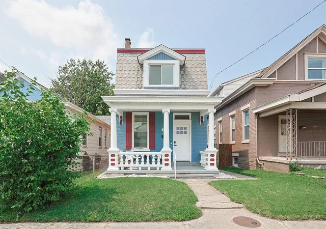 Single family home for sale at 824 Oak St, Ludlow, KY 41016 | MLS# 646231