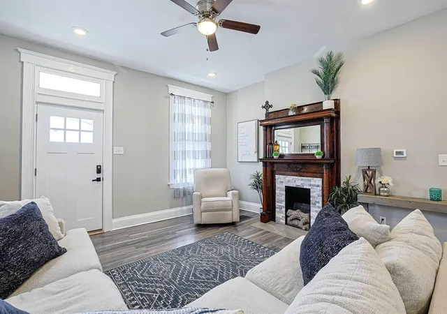 Photo 3 of Single family home for sale at 824 Oak St, Ludlow, KY 41016 | MLS# 646231 | Listing updated on 2026-09-01