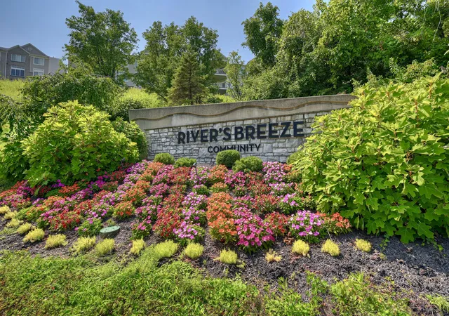 Listing Photo 2 - Condo for sale in building located at 459 Pinnacle Wy, Ludlow, KY 41016