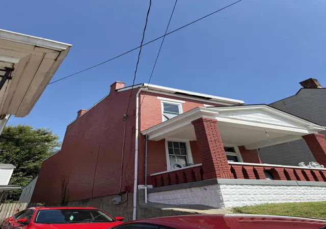 Photo 3 of Single family home for sale at 915 Isabella St, Newport, KY 41071 | MLS# 646829 | Listing updated on 2026-09-21
