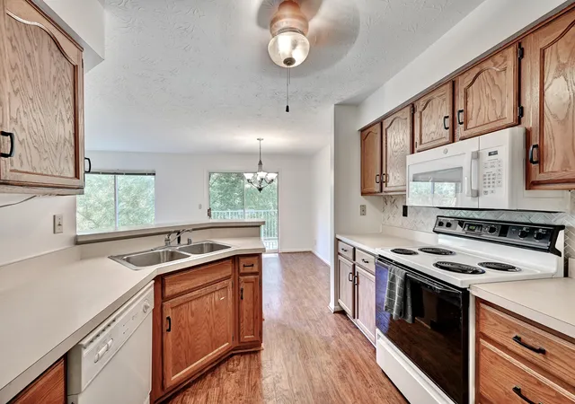 Photo 3 of Condo for sale at 2097 Clareglen Dr #202, Crescent Springs, KY 41017 | MLS# 646889 | Listing updated on 2026-09-27