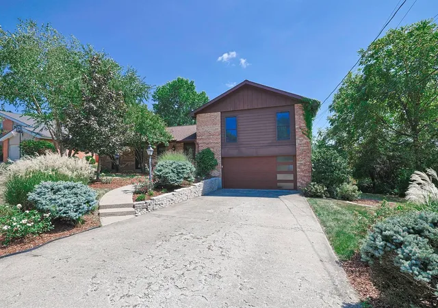 Photo 3 of Single family home for sale at 8822 Valley Cir Dr, Florence, KY 41042 | MLS# 646288 | Listing updated on 2026-10-09