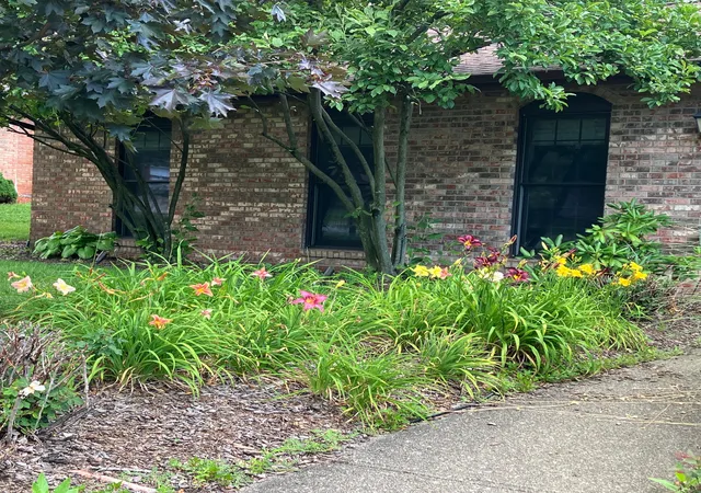 Photo 2 of Single family home for sale at 8822 Valley Cir Dr, Florence, KY 41042 | MLS# 646288 | Listing updated on 2026-10-09