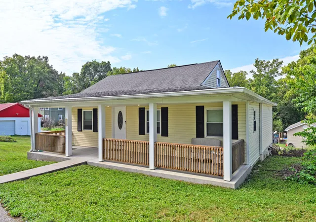 Photo 1 of Single family home for sale at 6127 Locust Rd, Covington, KY 41015 | MLS# 646248 | Listing updated on 2026-09-02