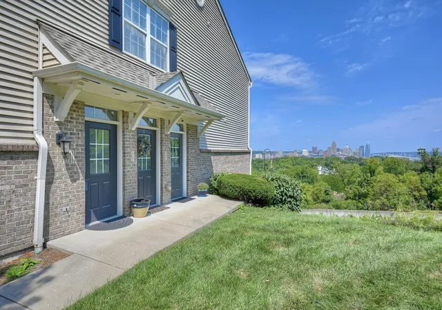 Listing Photo 2 - Condo for sale in building located at 356 Eastview Ct, Ludlow, KY 41016