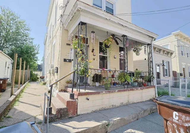 Photo 3 of Sale Pending at 627 W 11th Street, Covington, KY 41011 | MLS# 646319 | Listing updated on 2026-09-23