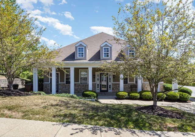 Listing Photo 2 - Condo for sale in building located at 614 Ivy Ridge Dr, Newport, KY 41076 - Unit #