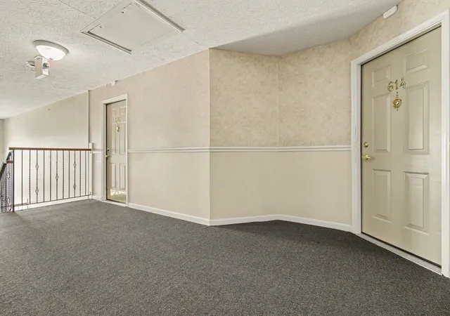 Listing Photo 4 - Condo for sale in building located at 614 Ivy Ridge Dr, Newport, KY 41076