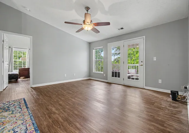 Listing Photo 5 - Condo for sale in building located at 614 Ivy Ridge Dr, Newport, KY 41076