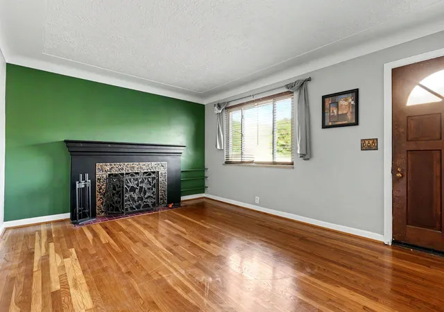 Photo 2 of Single family home for sale at 1166 Waterworks Rd, Newport, KY 41071 | MLS# 646214 | Listing updated on 2026-09-01
