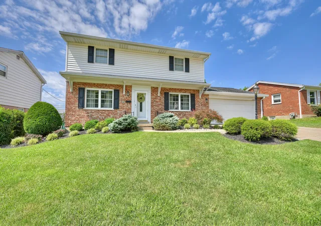 Photo 1 of Single family home for sale at 249 N Ashbrook Cir, Lakeside Park, KY 41017 | MLS# 646672 | Listing updated on 2026-09-22