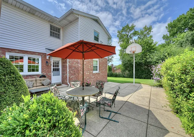 Photo 2 of Single family home for sale at 249 N Ashbrook Cir, Lakeside Park, KY 41017 | MLS# 646672 | Listing updated on 2026-09-22