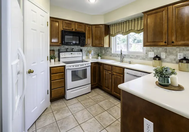 Photo 3 of Single family home for sale at 8442 Woodcreek Dr, Florence, KY 41042 | MLS# 646263 | Listing updated on 2026-09-04