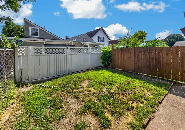 Listing Photo 2 - Condo for sale in building located at 413 Berry Ave, Bellevue, KY 41073
