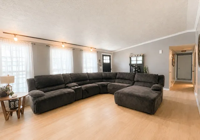 Photo 4 of Single family home for sale at 1911 Beaver Rd, Walton, KY 41094 | MLS# 646328 | Listing updated on 2026-09-04