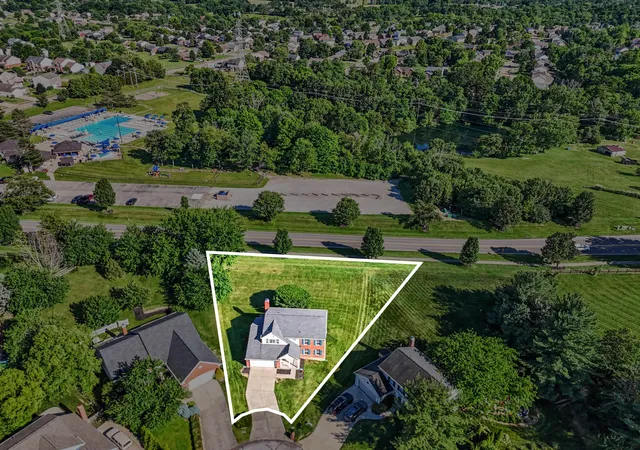 Photo 3 of Single family home for sale at 6254 Fairoaks Dr, Florence, KY 41042 | MLS# 646249 | Listing updated on 2026-09-02