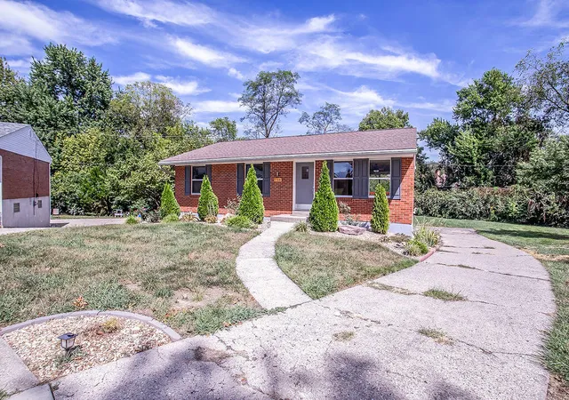 Photo 2 of Single family home for sale at 736 Lakeshore Dr, Ft Mitchell, KY 41017 | MLS# 646701 | Listing updated on 2026-10-02