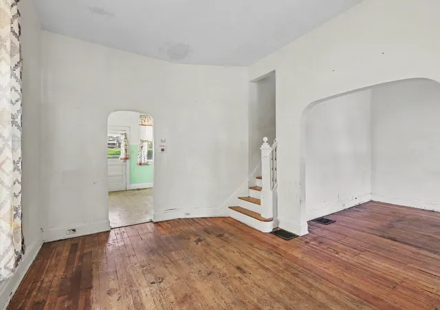 Photo 2 of Single family home for sale at 541 Oak St, Ludlow, KY 41016 | MLS# 646322 | Listing updated on 2026-09-11