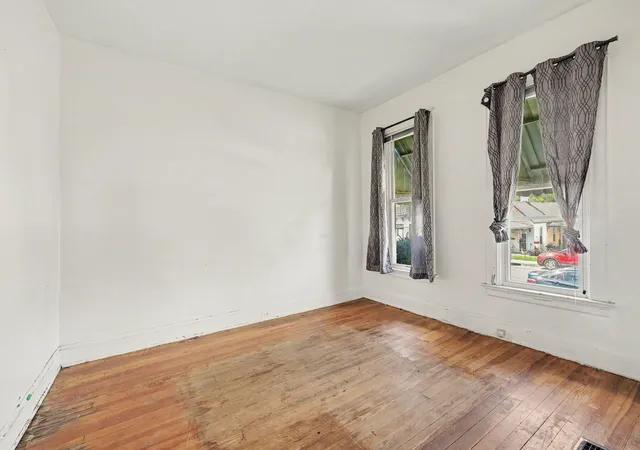 Photo 3 of Single family home for sale at 541 Oak St, Ludlow, KY 41016 | MLS# 646322 | Listing updated on 2026-09-11