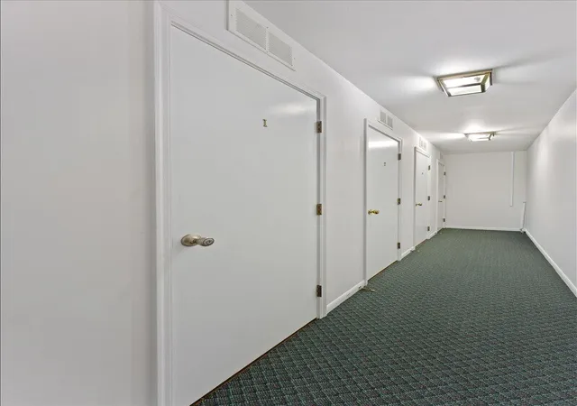 Listing Photo 2 - Condo for sale in building located at 580 Cloverfield Ln, Fort Wright, KY 41011 - Unit #101